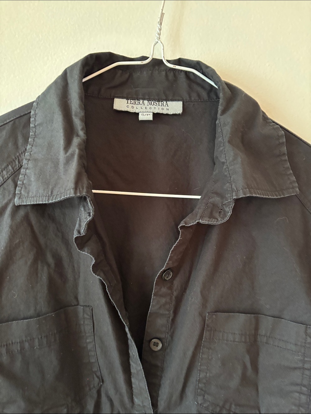 Black Ruched Button-Front Shirt Jacket by - Picture 4 of 4
